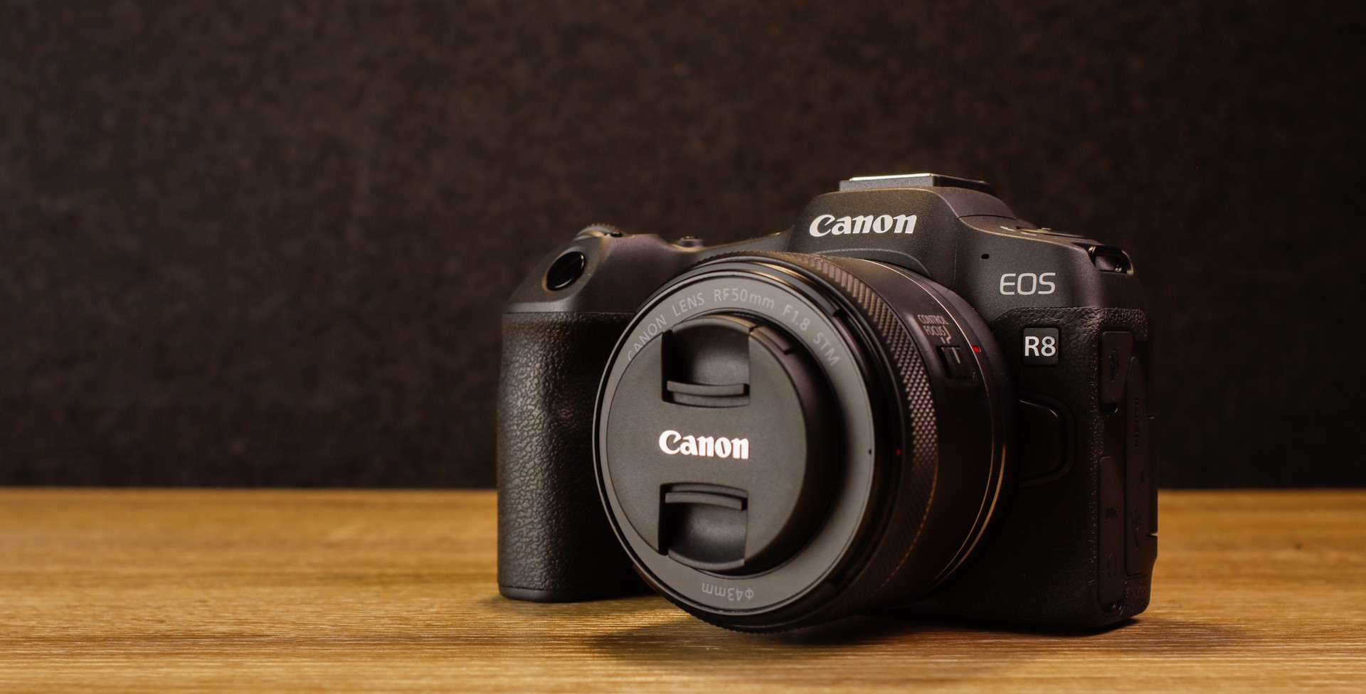 Камера Canon EOS R8